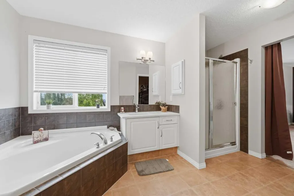 172 Sherwood Mews NW Calgary AB T3R 0G1