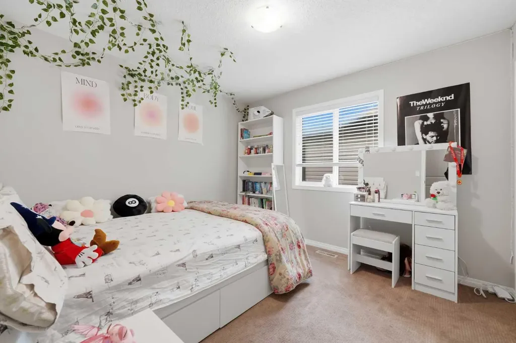 172 Sherwood Mews NW Calgary AB T3R 0G1