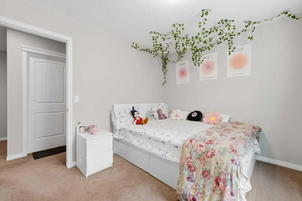 172 Sherwood Mews NW Calgary AB T3R 0G1