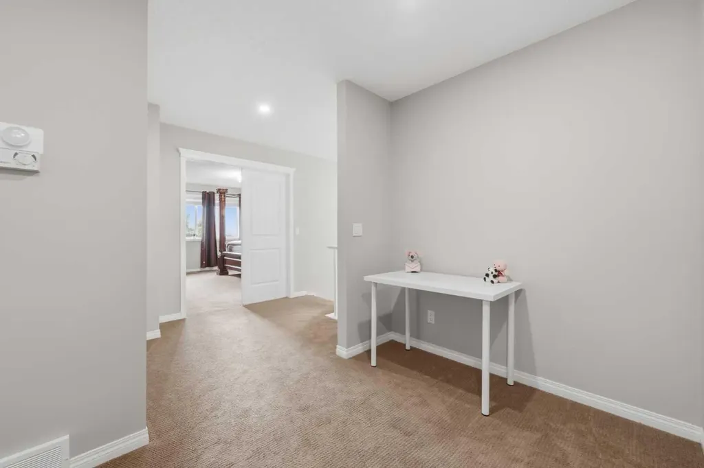 172 Sherwood Mews NW Calgary AB T3R 0G1