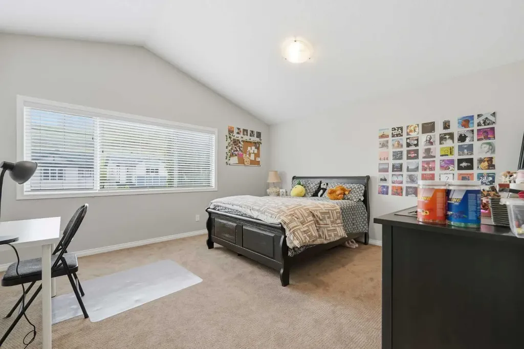 172 Sherwood Mews NW Calgary AB T3R 0G1