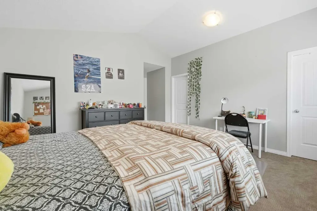 172 Sherwood Mews NW Calgary AB T3R 0G1