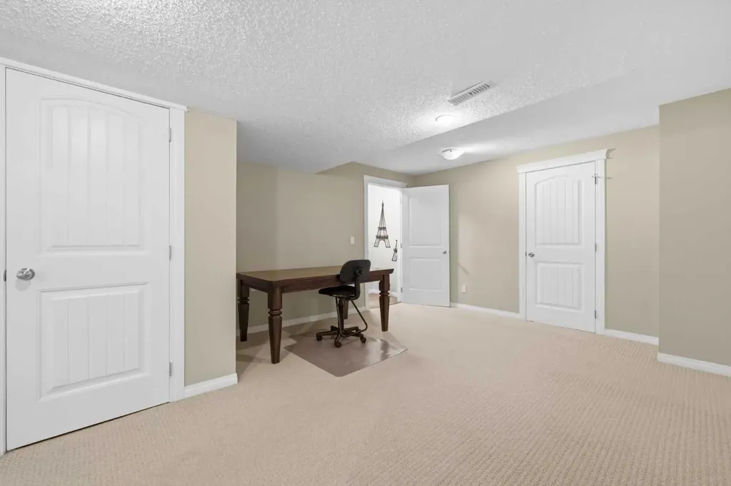 172 Sherwood Mews NW Calgary AB T3R 0G1