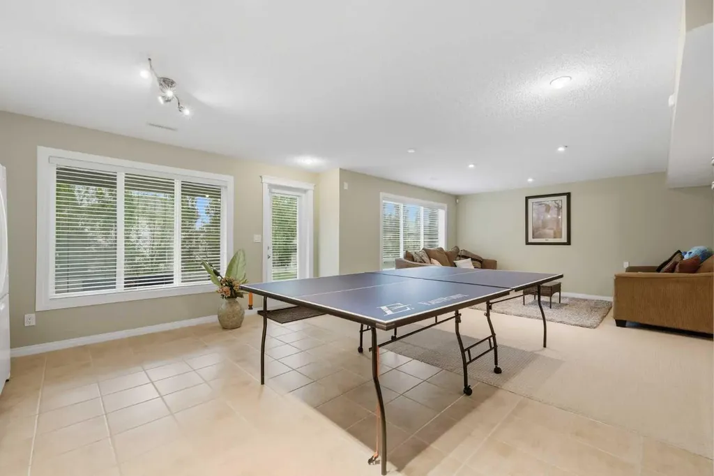 172 Sherwood Mews NW Calgary AB T3R 0G1
