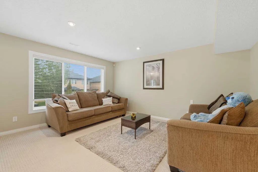 172 Sherwood Mews NW Calgary AB T3R 0G1