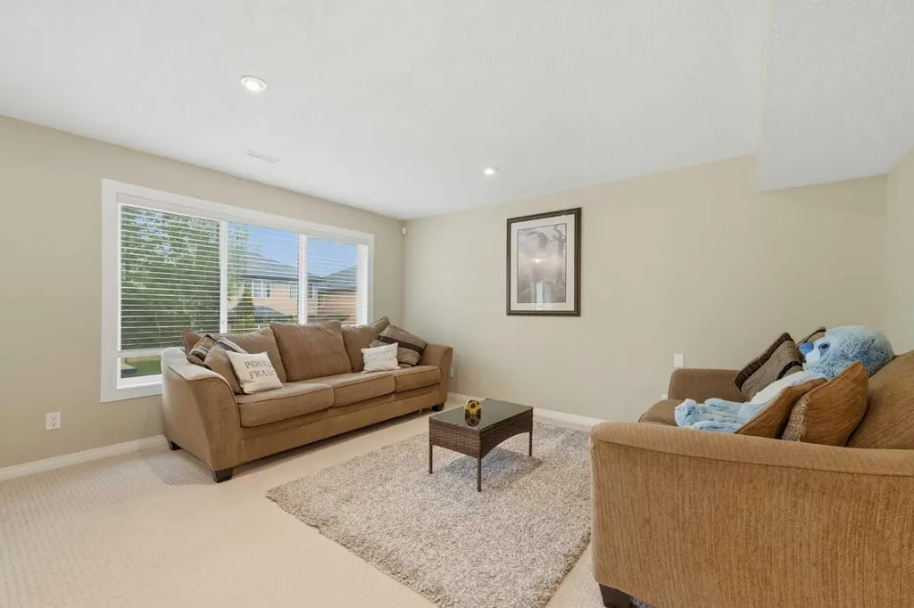 172 Sherwood Mews NW Calgary AB T3R 0G1