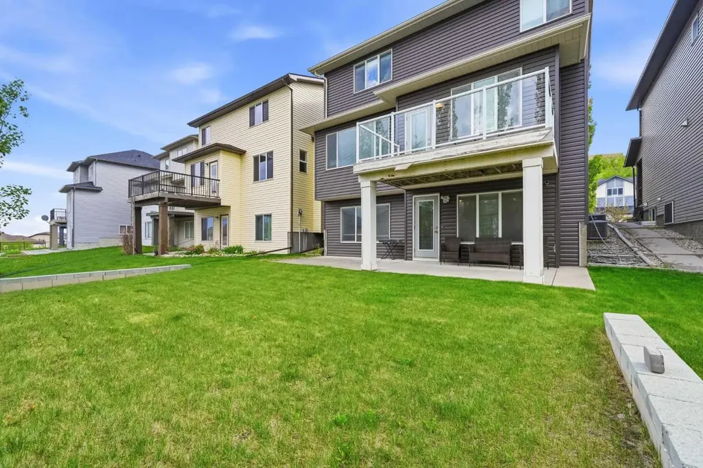 172 Sherwood Mews NW Calgary AB T3R 0G1