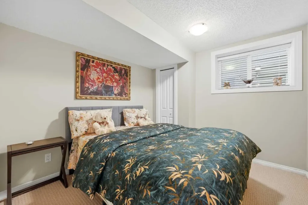 172 Sherwood Mews NW Calgary AB T3R 0G1