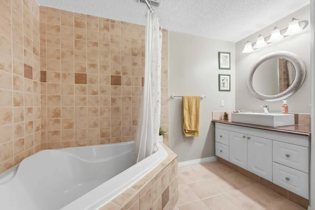 172 Sherwood Mews NW Calgary AB T3R 0G1
