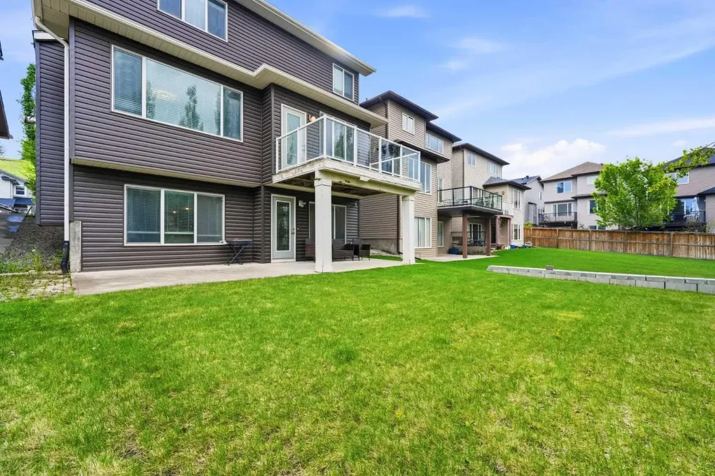 172 Sherwood Mews NW Calgary AB T3R 0G1