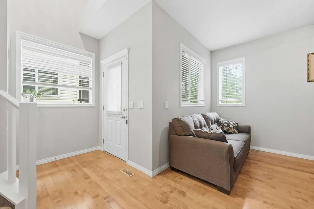 172 Sherwood Mews NW Calgary AB T3R 0G1