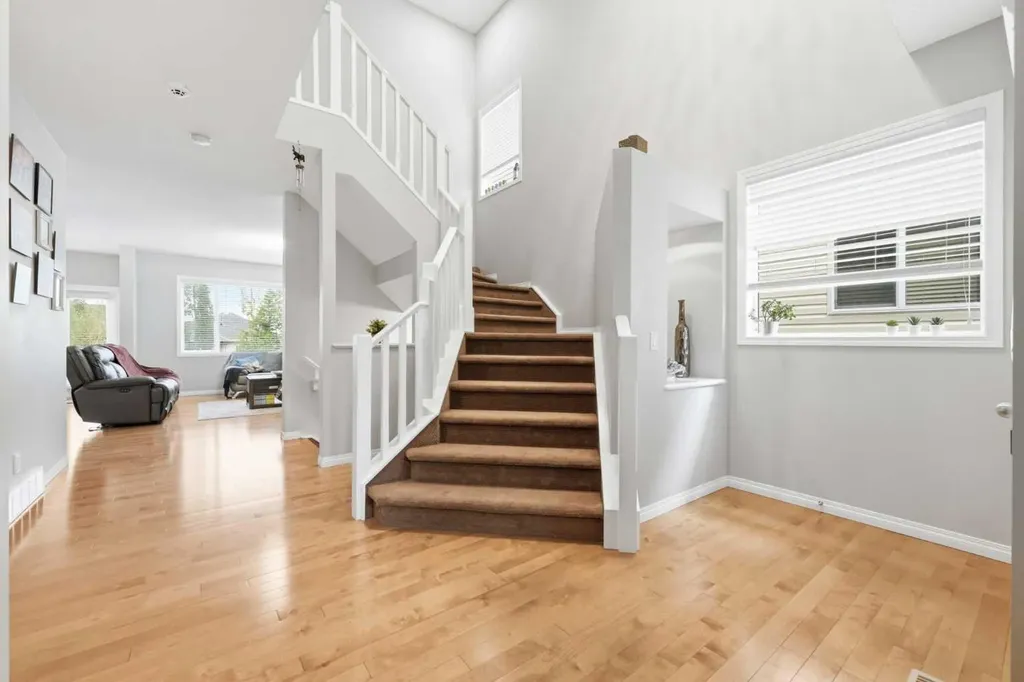 172 Sherwood Mews NW Calgary AB T3R 0G1