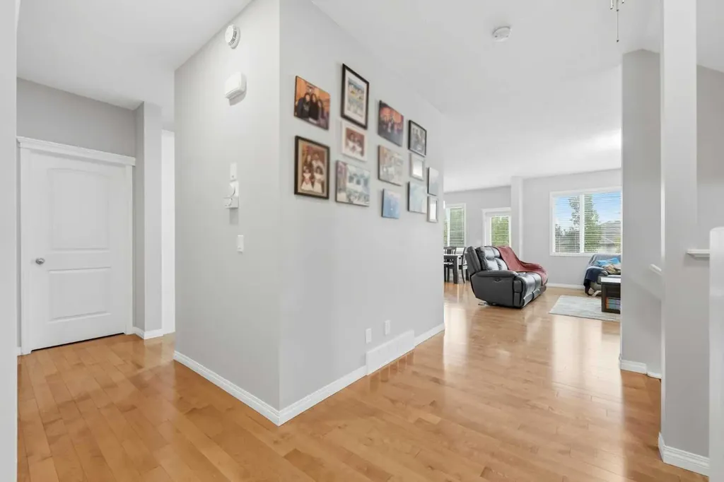 172 Sherwood Mews NW Calgary AB T3R 0G1