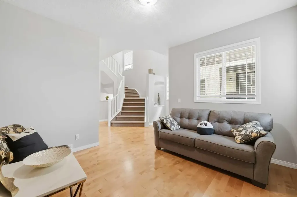 172 Sherwood Mews NW Calgary AB T3R 0G1