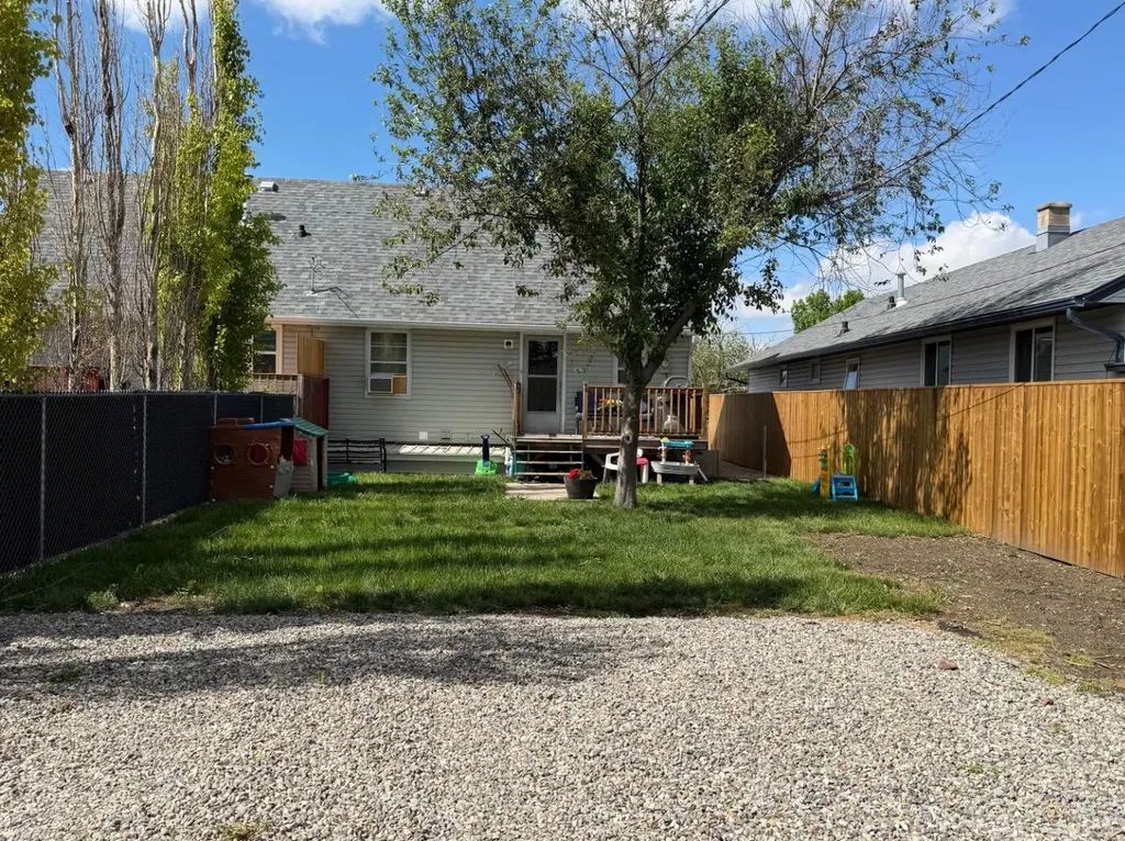 526 51 Avenue Coalhurst AB T0L 0V0