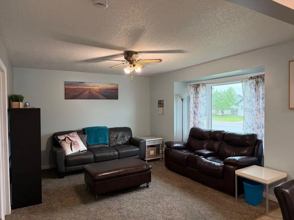 526 51 Avenue Coalhurst AB T0L 0V0