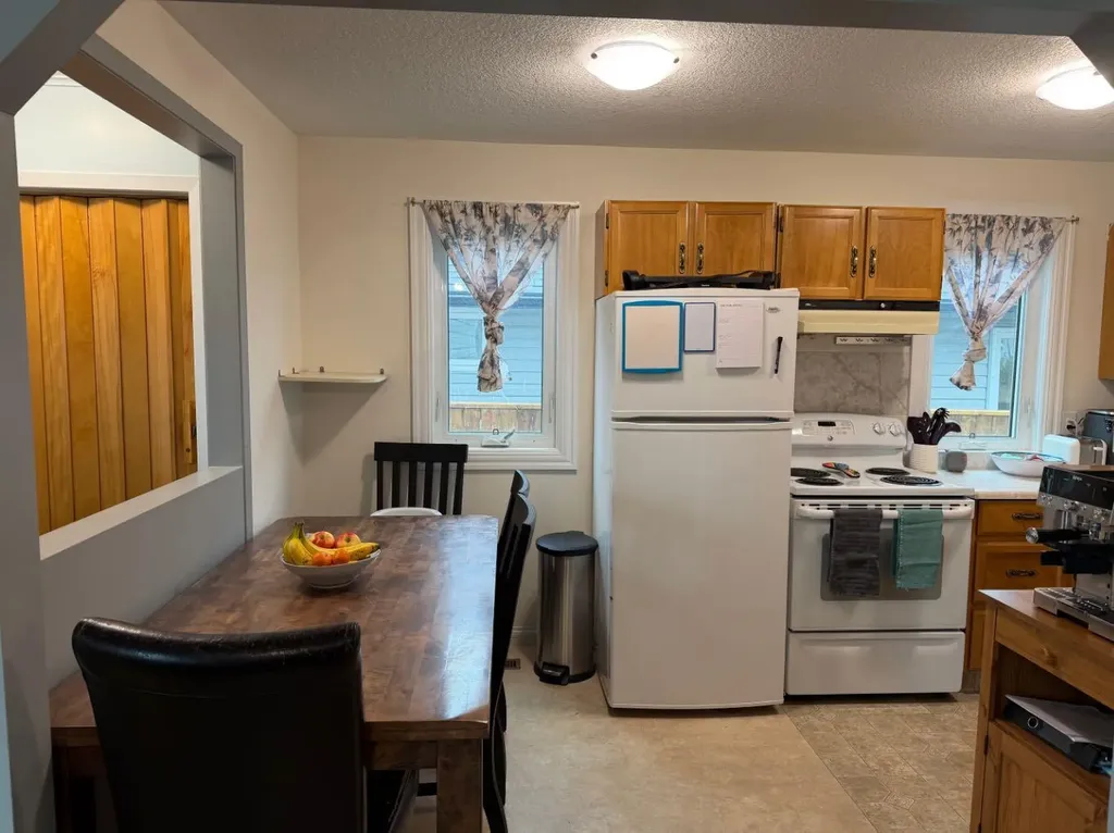 526 51 Avenue Coalhurst AB T0L 0V0