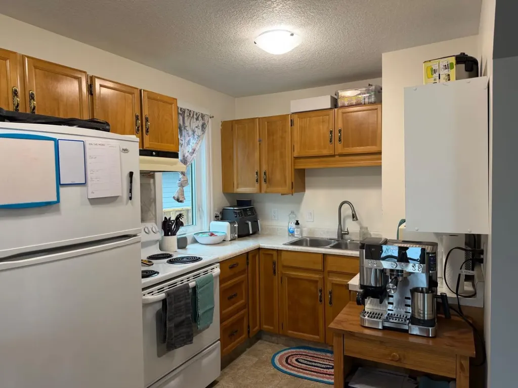 526 51 Avenue Coalhurst AB T0L 0V0