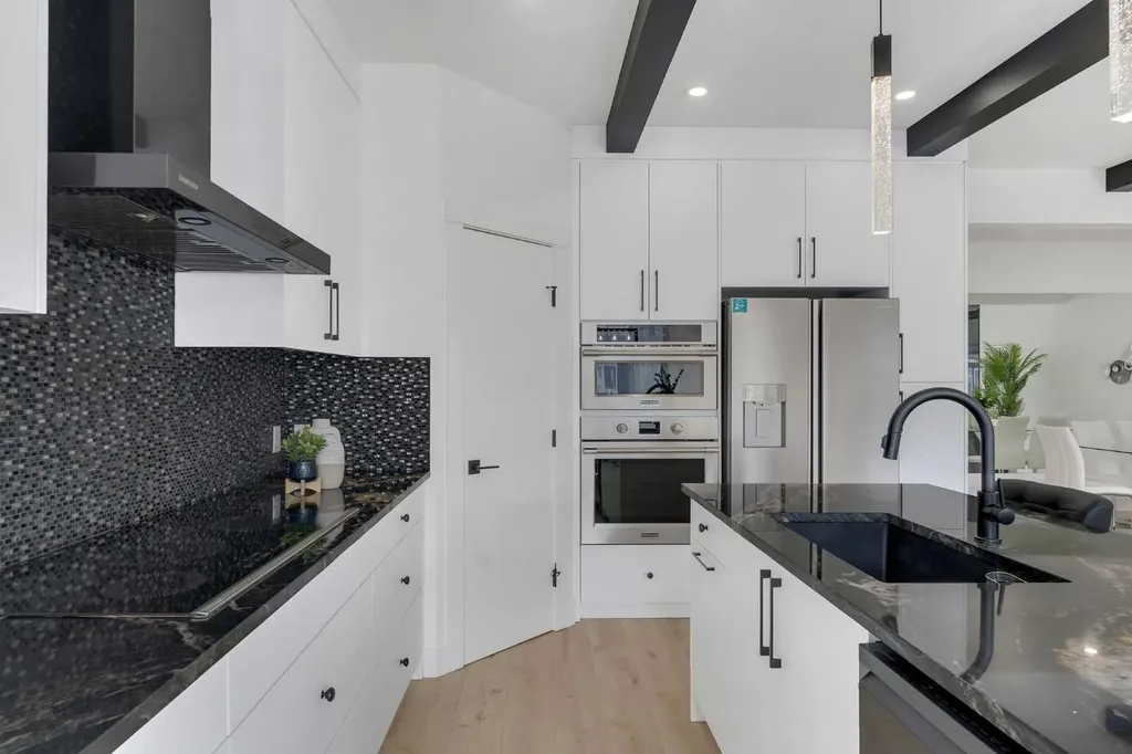 247 Coopers Cove SW Airdrie AB T4B 4C3