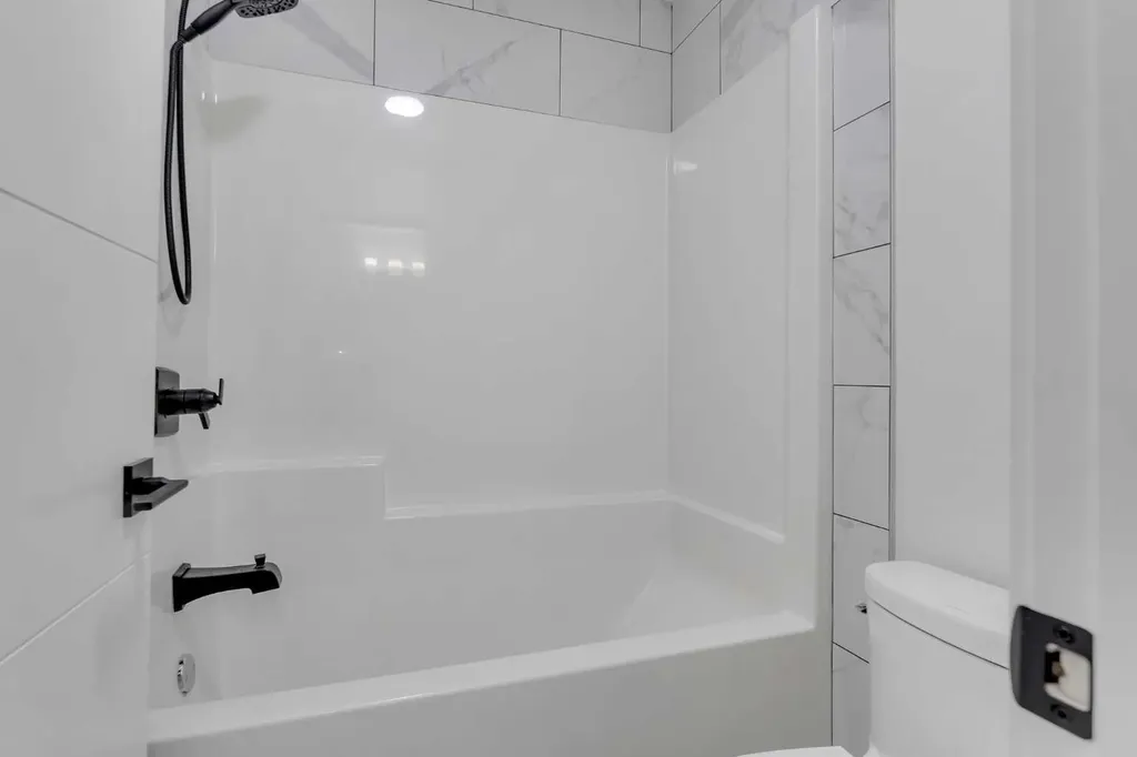 247 Coopers Cove SW Airdrie AB T4B 4C3