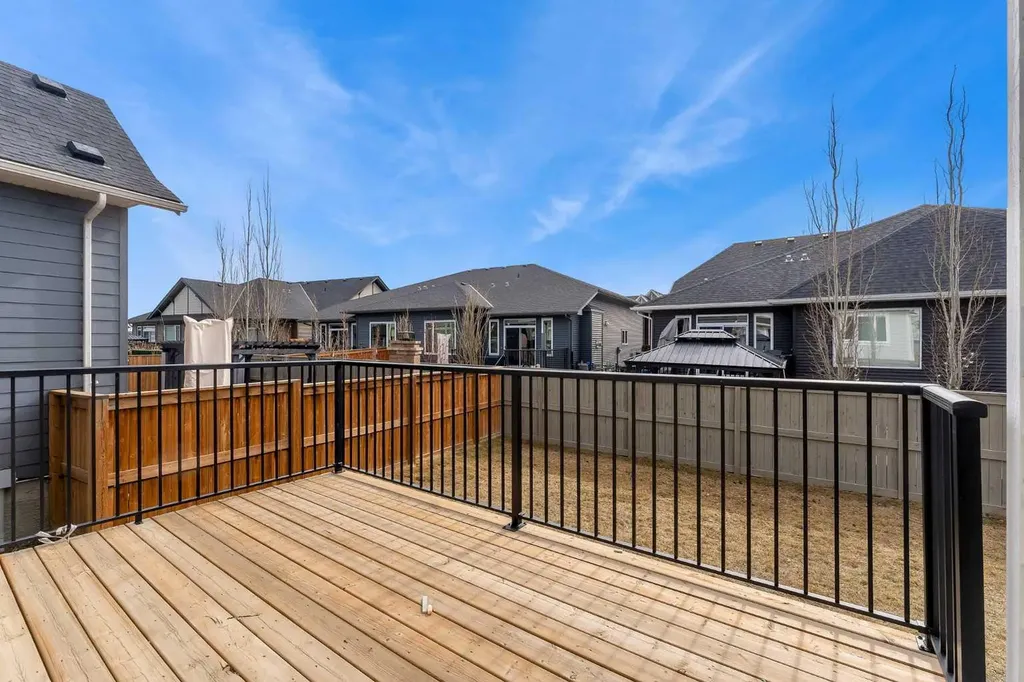 247 Coopers Cove SW Airdrie AB T4B 4C3