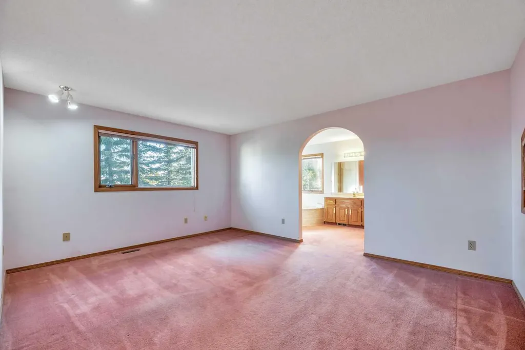 350 Edgepark Way NW Calgary AB T3A4P5