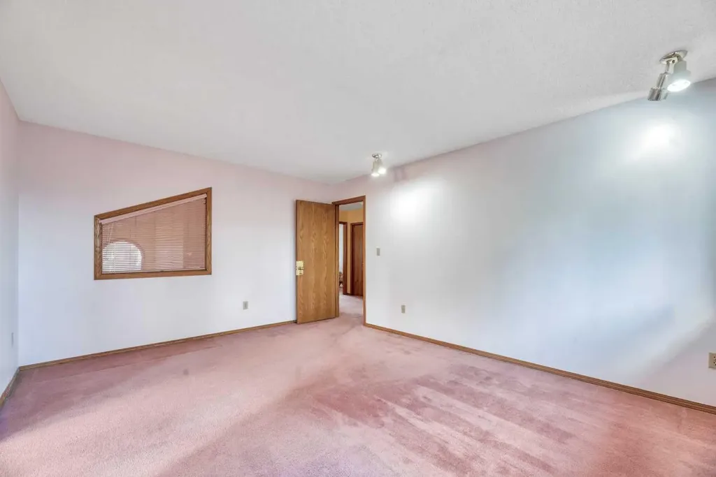 350 Edgepark Way NW Calgary AB T3A4P5
