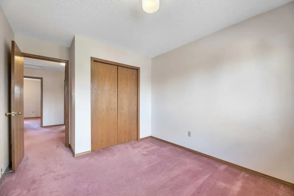 350 Edgepark Way NW Calgary AB T3A4P5