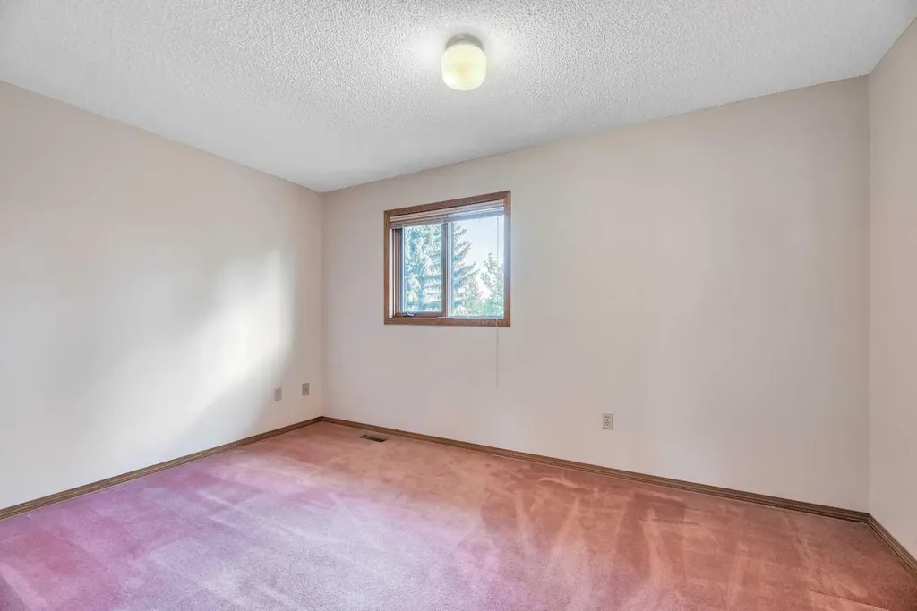 350 Edgepark Way NW Calgary AB T3A4P5