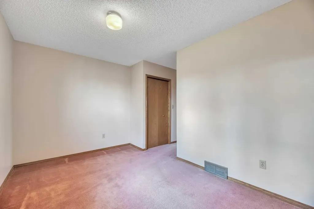 350 Edgepark Way NW Calgary AB T3A4P5