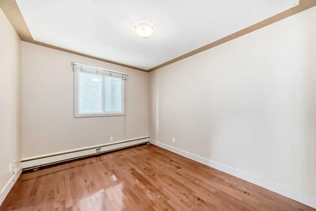 2417 17 Street SW Calgary AB T2T 4M9