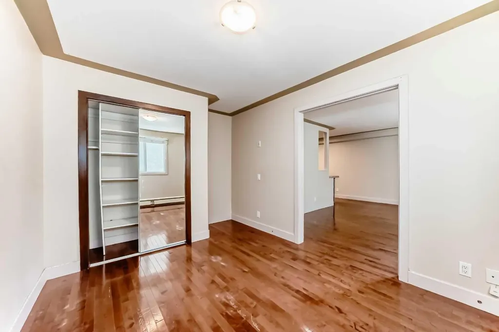 2417 17 Street SW Calgary AB T2T 4M9