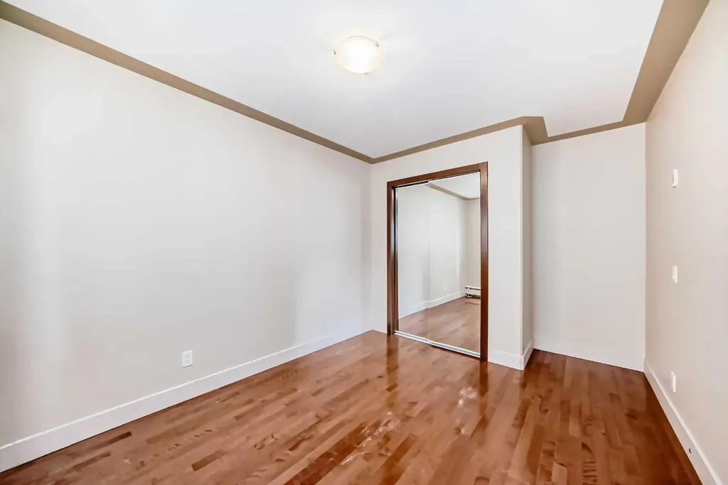 2417 17 Street SW Calgary AB T2T 4M9