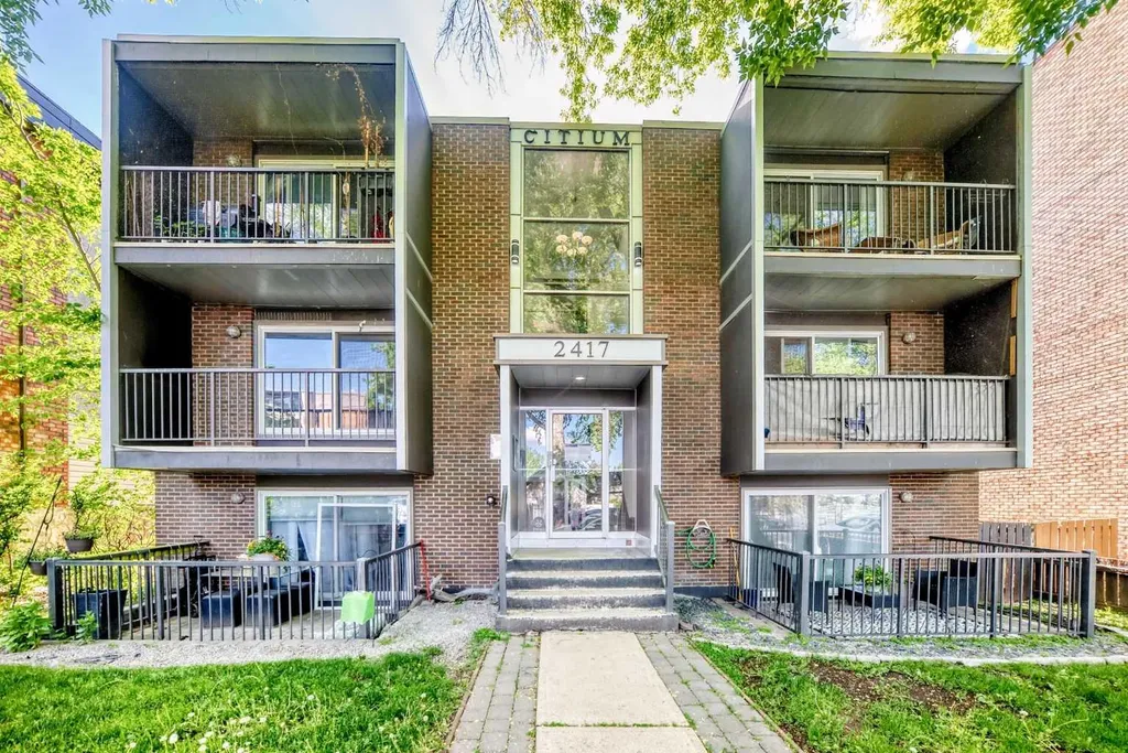 2417 17 Street SW Calgary AB T2T 4M9