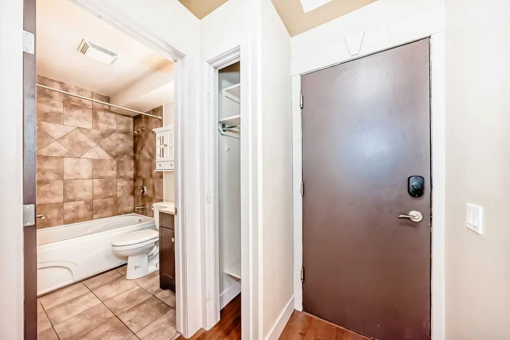 2417 17 Street SW Calgary AB T2T 4M9
