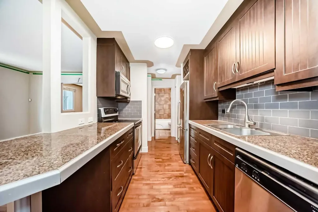 2417 17 Street SW Calgary AB T2T 4M9