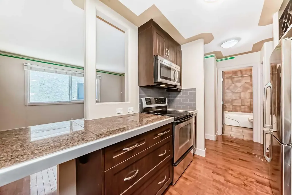 2417 17 Street SW Calgary AB T2T 4M9