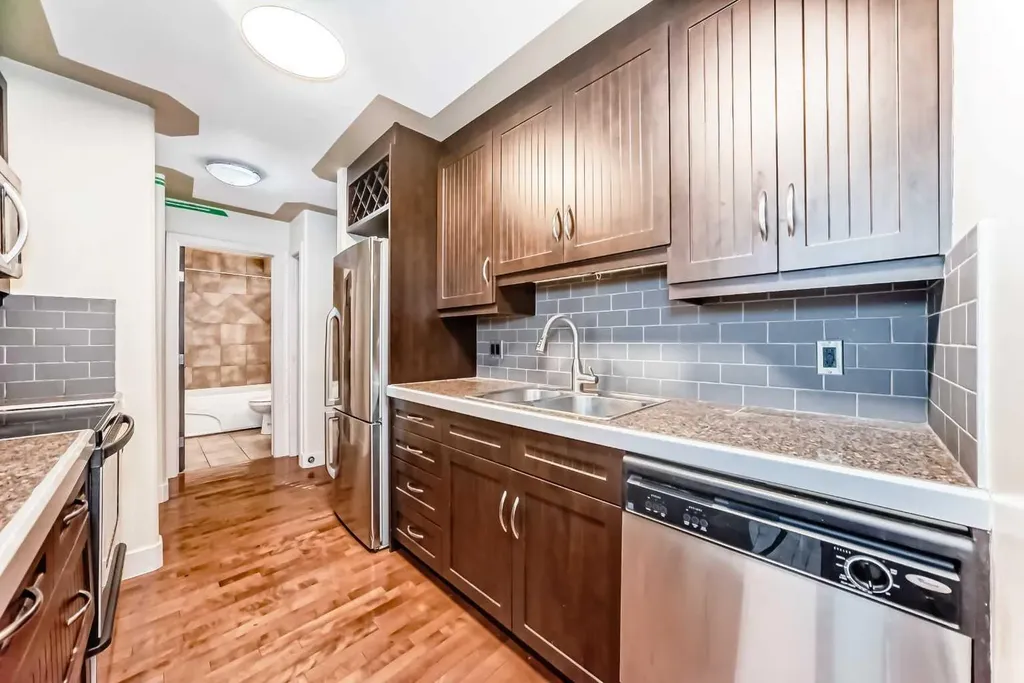 2417 17 Street SW Calgary AB T2T 4M9