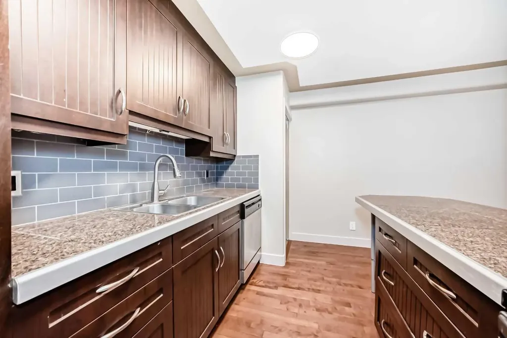 2417 17 Street SW Calgary AB T2T 4M9
