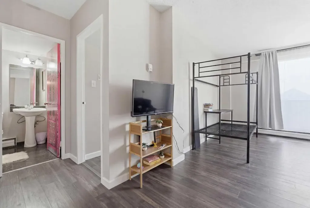 519 17 Avenue SW Calgary AB T2S 0A9