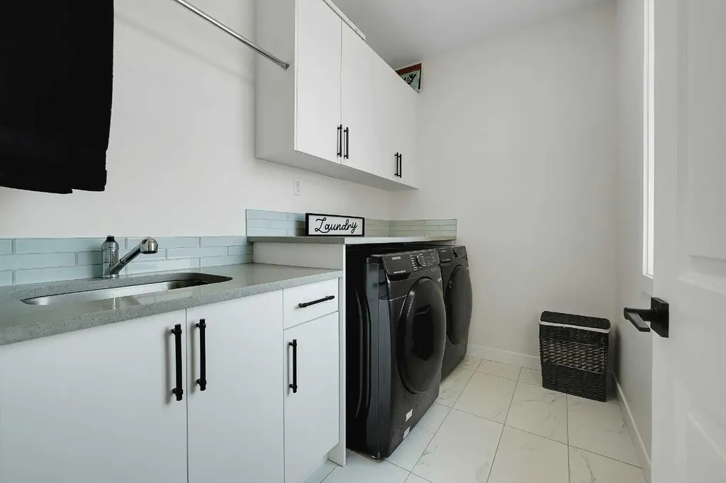 192 Sandpiper Landing Chestermere AB T1X 1Y8