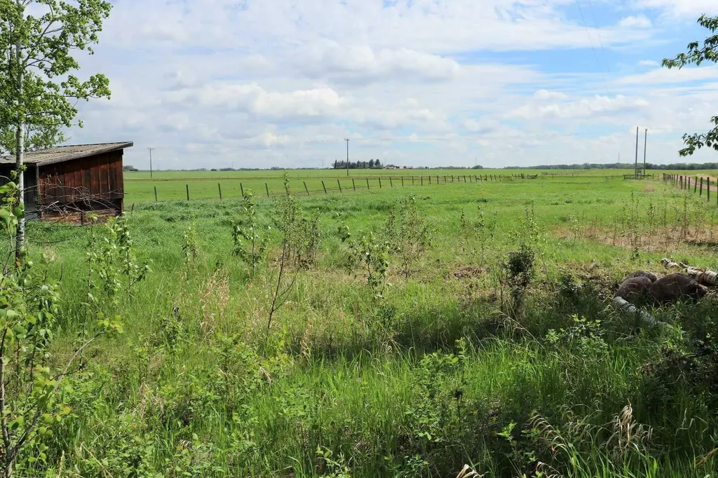 Range Road 251 Rural Ponoka County AB T4J 1R1