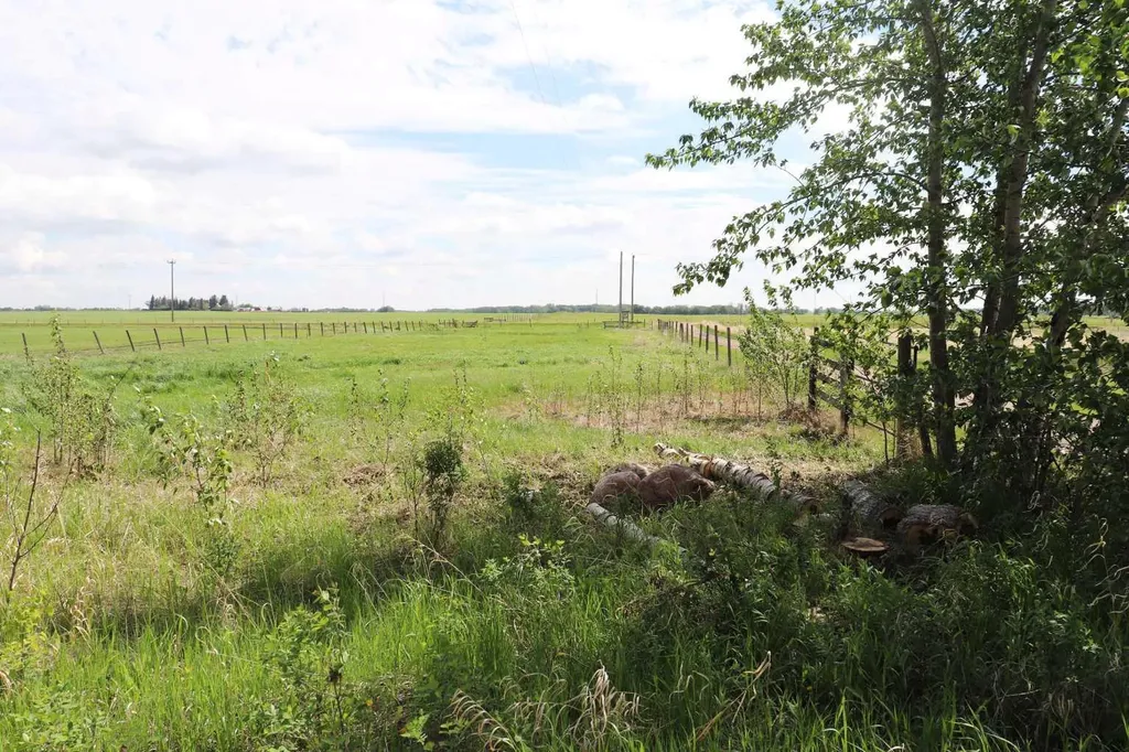 Range Road 251 Rural Ponoka County AB T4J 1R1