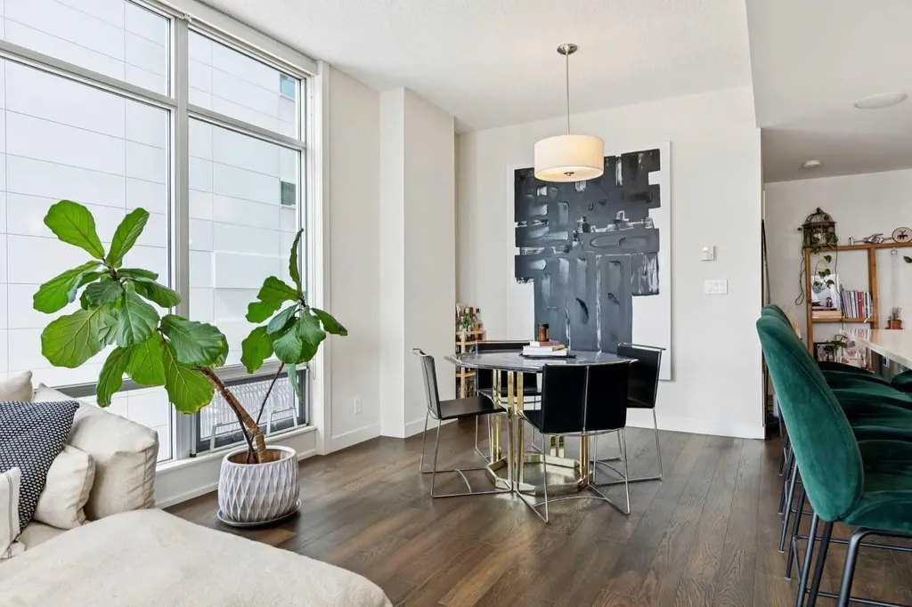 530 12 Avenue SW Calgary AB T2R 0B1