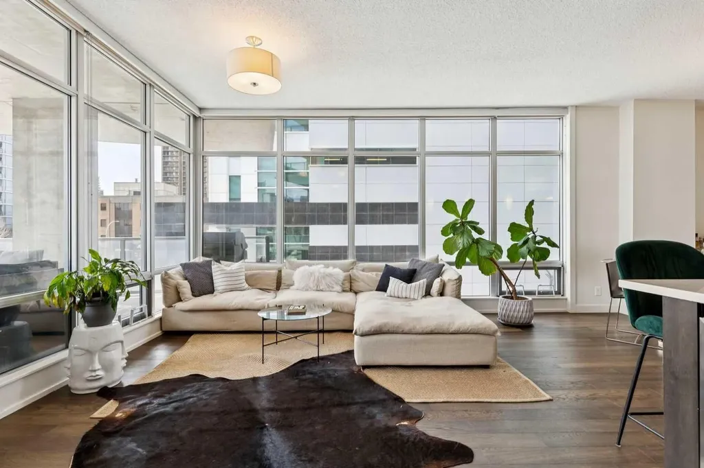 530 12 Avenue SW Calgary AB T2R 0B1