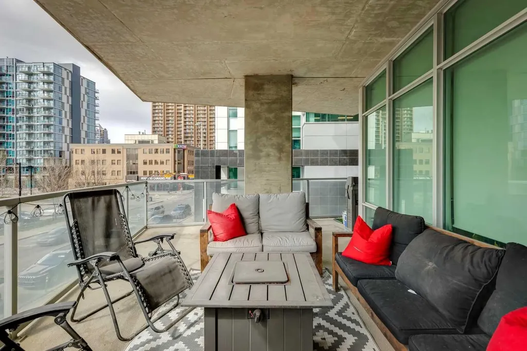 530 12 Avenue SW Calgary AB T2R 0B1