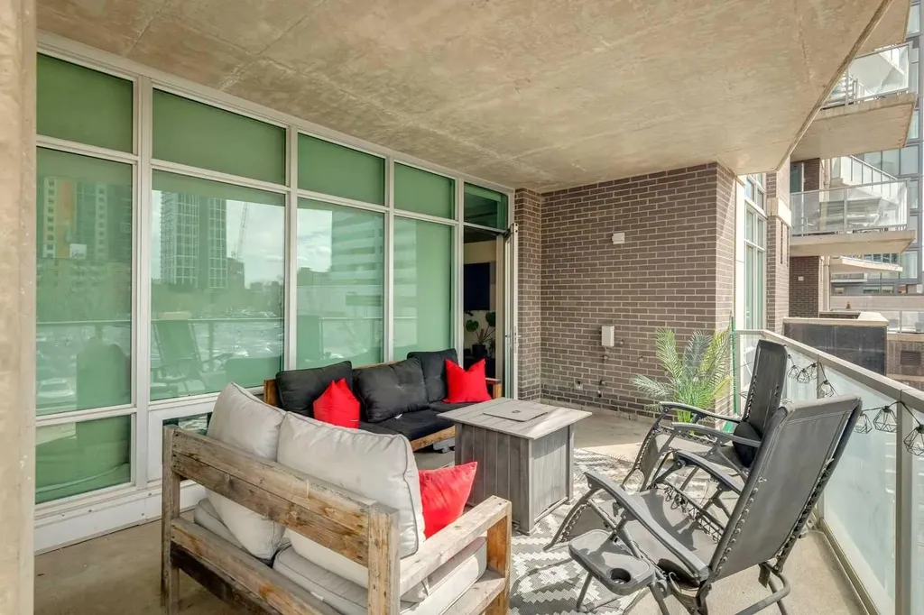 530 12 Avenue SW Calgary AB T2R 0B1