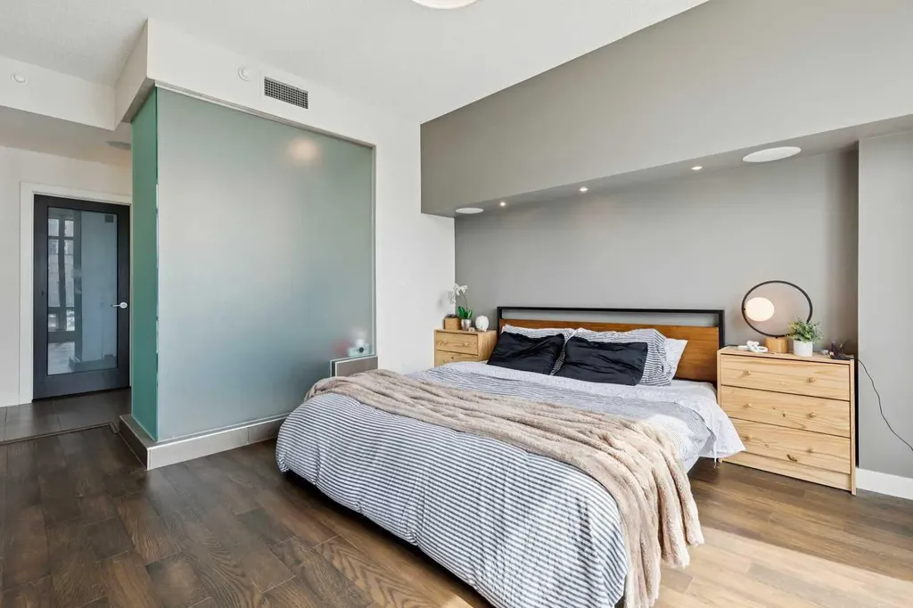 530 12 Avenue SW Calgary AB T2R 0B1