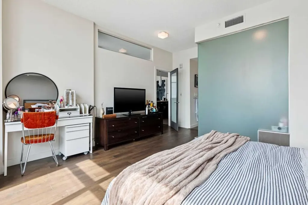 530 12 Avenue SW Calgary AB T2R 0B1