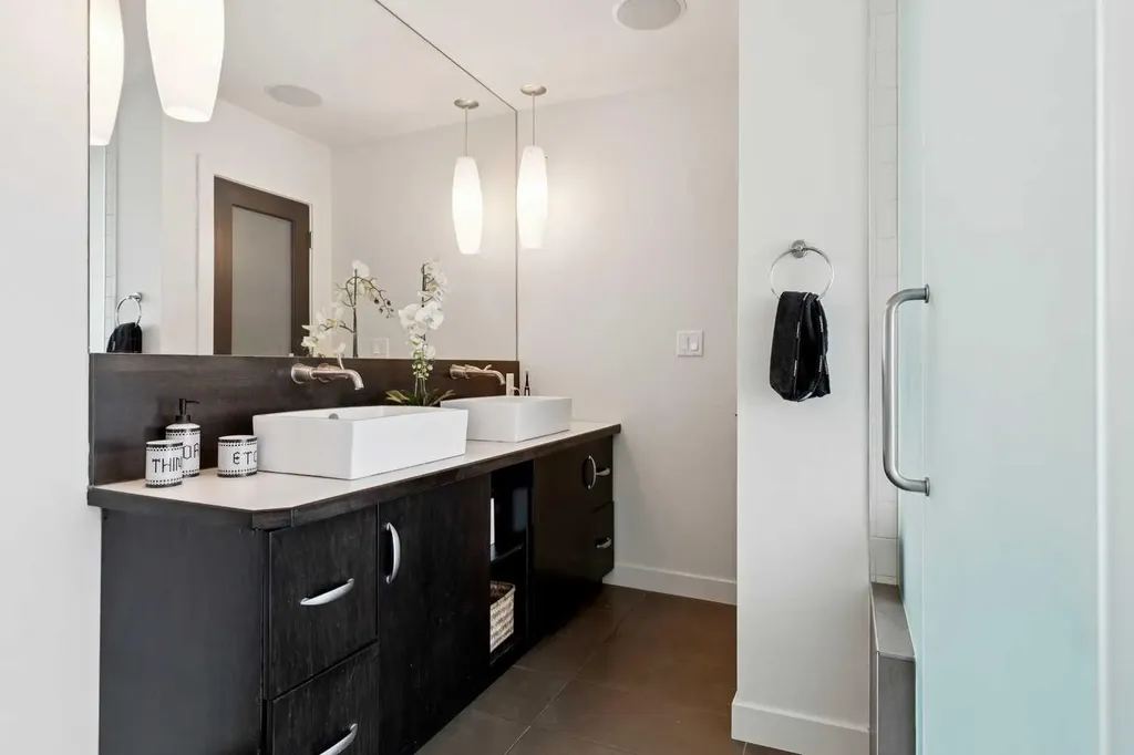 530 12 Avenue SW Calgary AB T2R 0B1